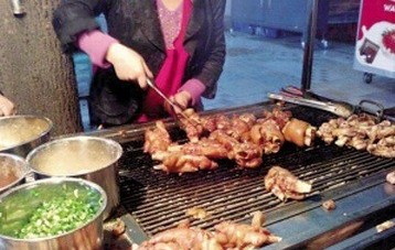 【案例】大学生“猪蹄哥”从地摊起步，一年卖出30万只猪