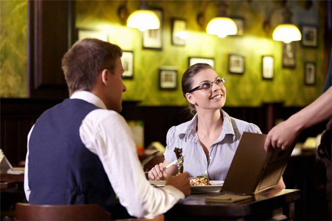 8人包厢消费仅170元的原因何在，跟大家聊聊菜单营销