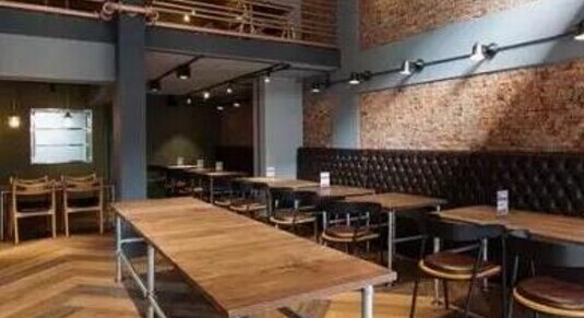 给咖啡厅打造“硬汉”造型，可以试试红砖和钢管