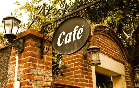 连自己是谁都不知道，你开什么咖啡馆？