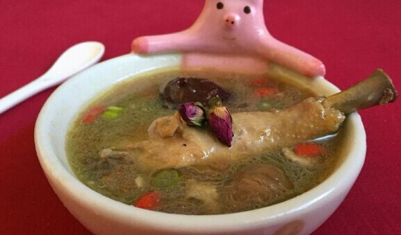 补血养颜甜鸡汤