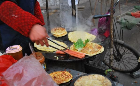 卖鸡蛋灌饼的小贩为何不倒闭？暗藏八大生意秘诀