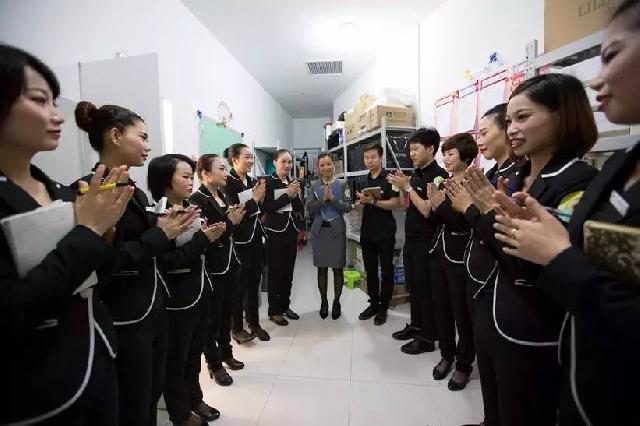 餐饮管理人员每天做到这十点 下属才会服你|餐饮界