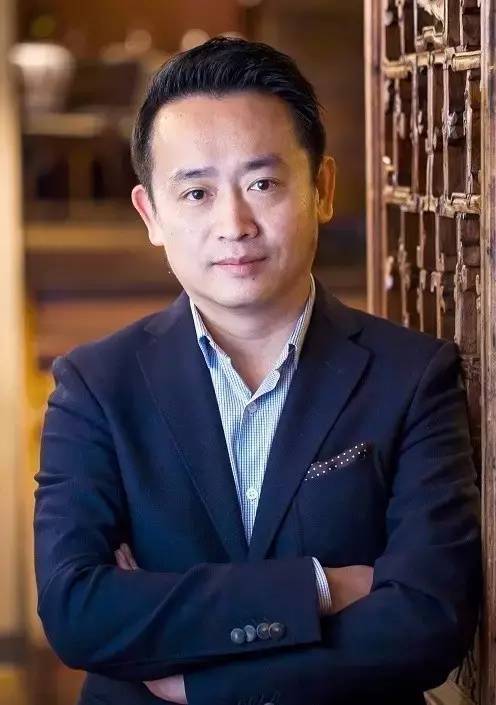 他在海外开创中餐米其林先河，如今要回国打造精致餐饮帝国！