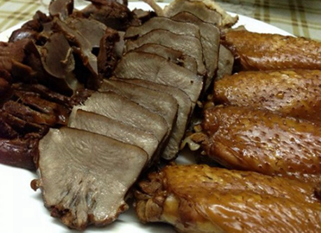 广州男子吃完卤水后中毒 嘴唇发紫直接晕倒