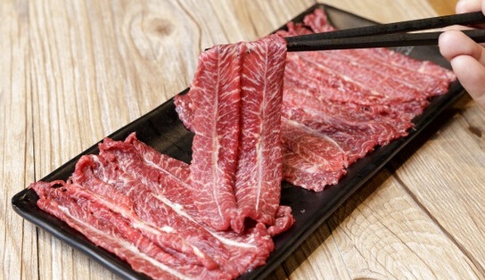 这个城市400多家潮汕牛肉火锅，今冬只剩下101家，原来被串串香给顶了