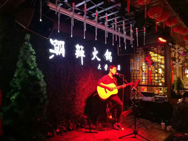 毕业就创业，大学生选择哪个火锅品牌才能稳赚第一桶金