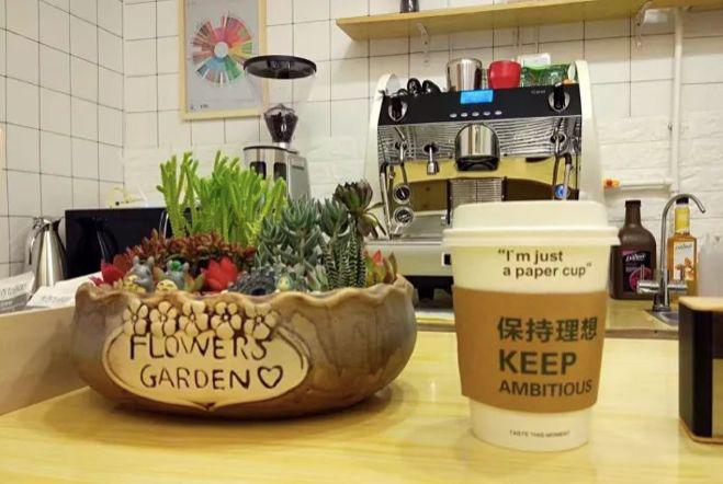 四线小城咖啡馆，好评超星巴克，不花钱成当地网红，它是如何做到的？