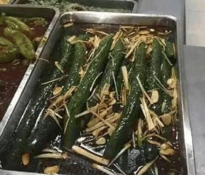 食堂大妈又出新菜啦！绿鸡腿炒火龙果靠边站，这才是黑暗料理！