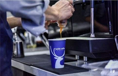 瑞幸咖啡起诉星巴克：这样的“碰瓷+烧钱营销”是否用力过猛？