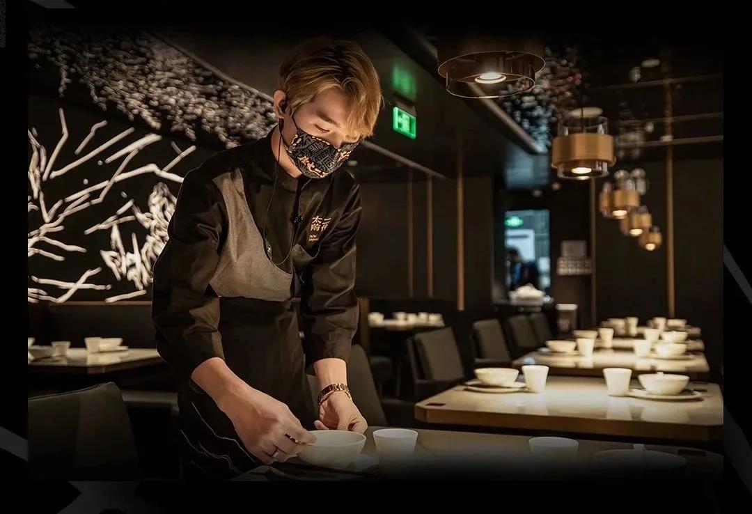 餐饮大事件236期 | 小龙虾跌出历史最低价、“太二”推川菜子品牌“太二前传”、上海21家假CoCo被查|餐饮界