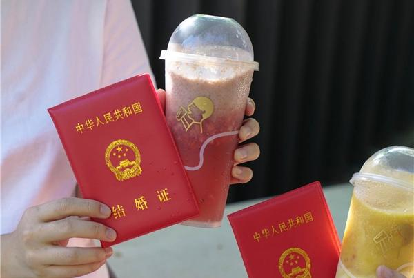 喜茶向近1万对领证新人免费赠饮 官宣相关活动延续到年底
