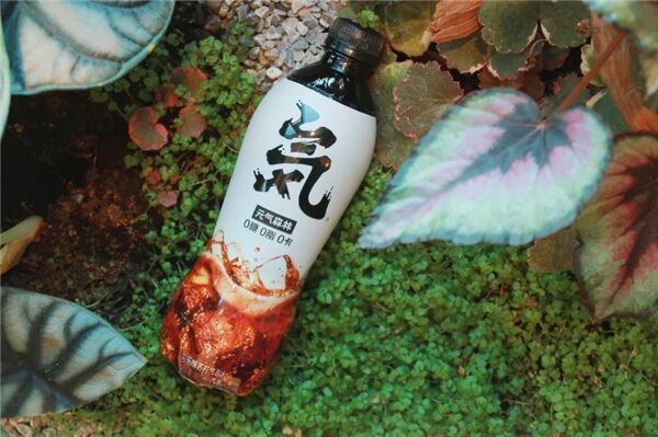 元气森林可乐味气泡水正式上市，不添加苯甲酸钠等防腐剂及磷酸