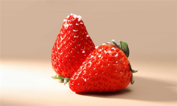 喜茶轻芝莓莓桃、轻芝莓莓上线，丰富活动传递圣诞喜悦