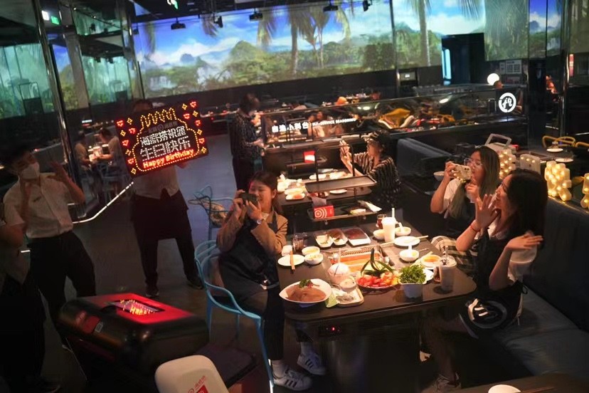 打造多元就餐场景  在海底捞过生日成社交现象|餐饮界