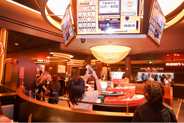 餐饮模式又一大创举！探鱼新店型营造“娱乐城”式沉浸消费体