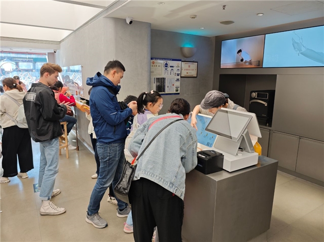 “国庆消费热”带动喜茶销售火爆，江边里创始店销量涨幅210%