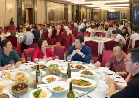 穷鬼套餐遍地开花，商家如何在价格战中突围？