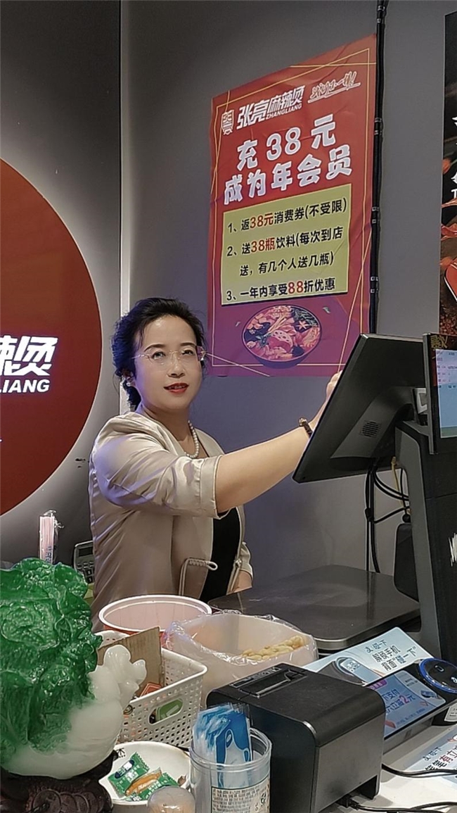 一位50岁女性创业者与张亮麻辣烫的十年共生