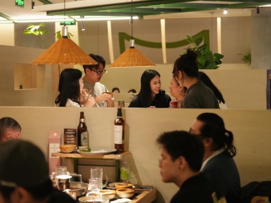 孟慧圆深夜打卡！单日狂卖6万、翻台5轮，沸点计划凭啥火出圈？|餐饮界