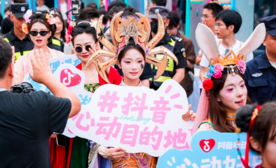 抖音生活服务：景区不再靠“老天爷赏饭”，靠内容也能出圈|餐饮界